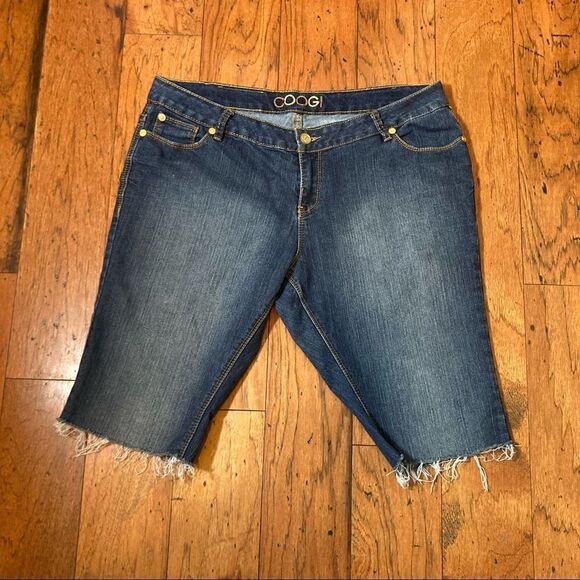 COOGI Denim Jean Shorts, Size 38 waist (approximately size 16) - Picture 1 of 7